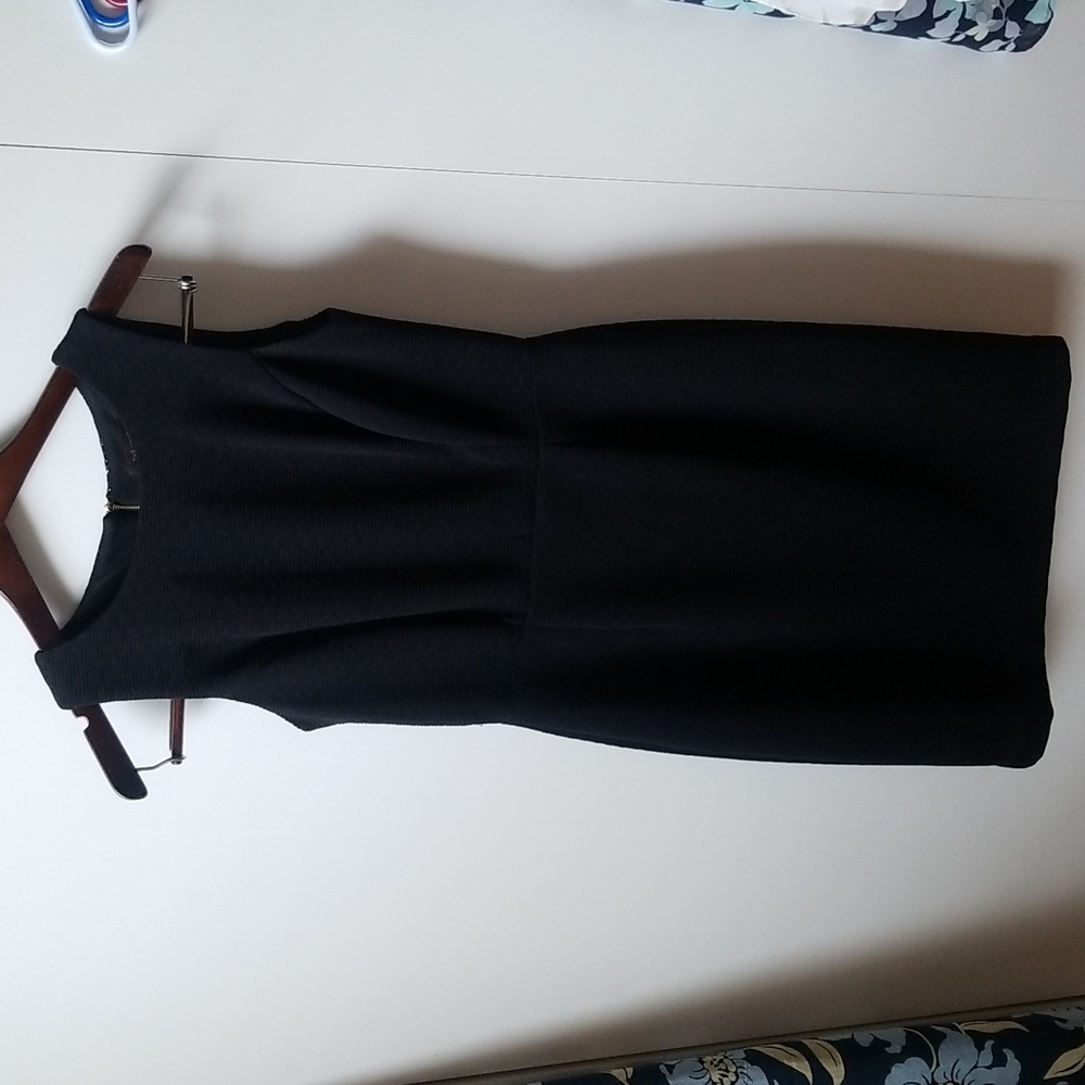 Sleeveless Limited midi dress